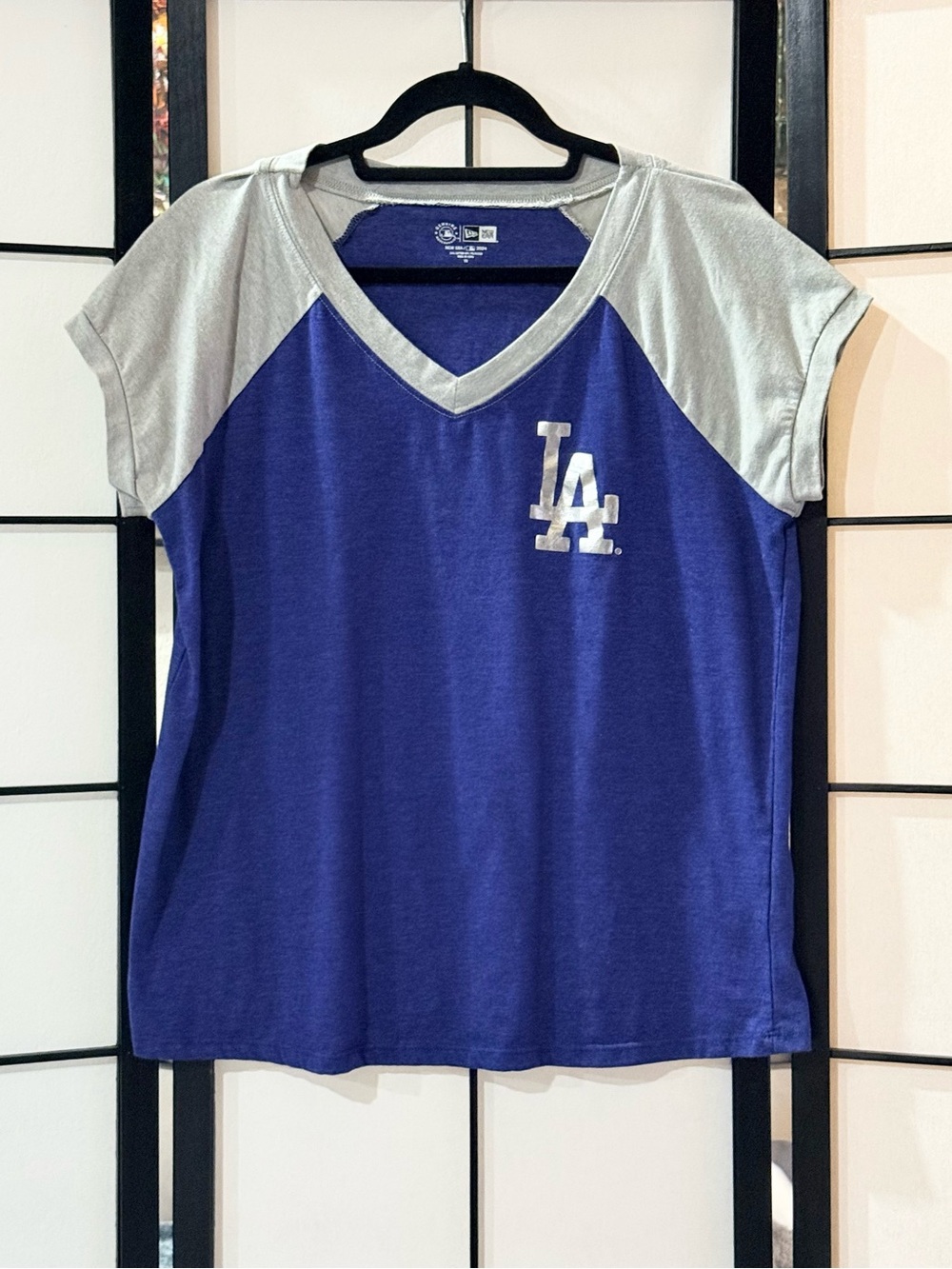 Torrid New Era LA Dodgers V-Neck Silver Logo Raglan Tee Women’s Size 00 (10 M/L)